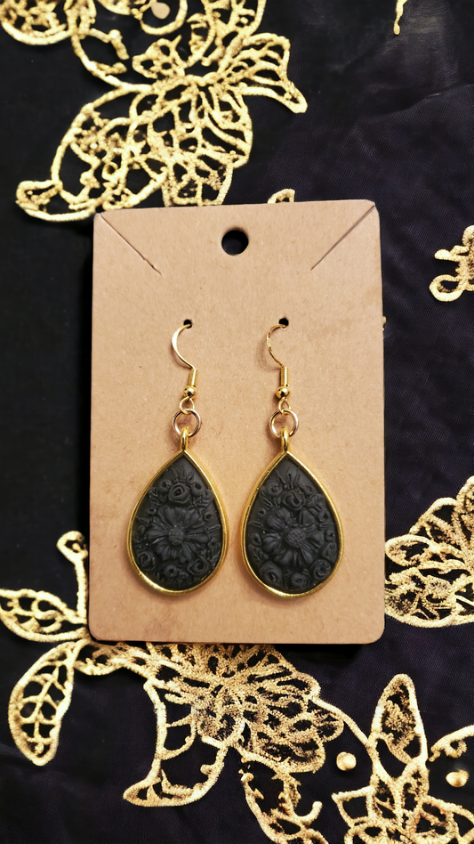 Ebony Teardrop Cameos